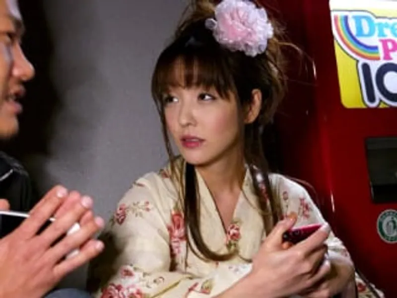 Giận ông xã bỏ ra ngoài đường, cô vợ dễ dãi về nhà trai lạ để "tâm sự"