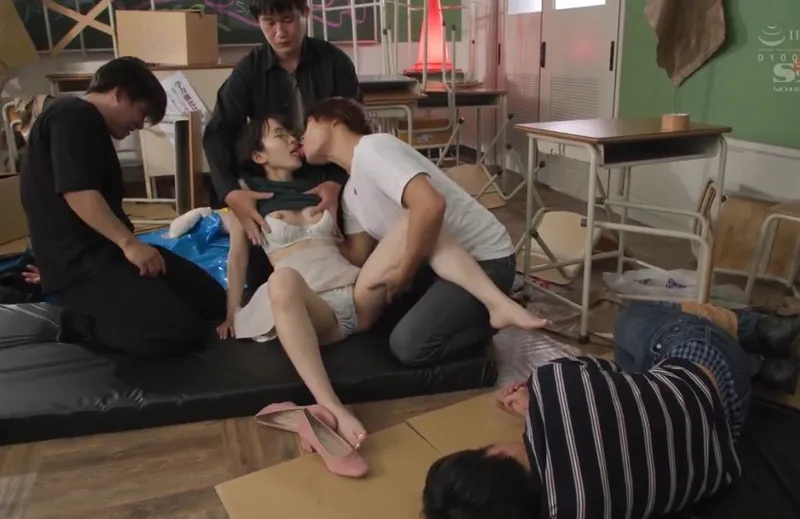 Giúp đỡ cậu em người yêu bị bắt nạt, nữ sinh dính vào đám côn đồ biến thái