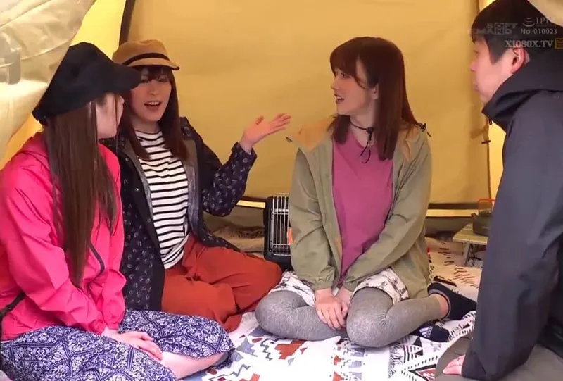 Chuyện lạ đời, chồng thay bà xã đi cắm trại với mấy cô bạn của cô vợ ở khu phố…