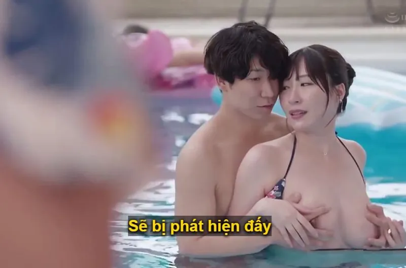 đi đi chơi kỷ niệm ngày cưới, ông chồng bỏ người vợ một mình vì bận công việc và cái kết