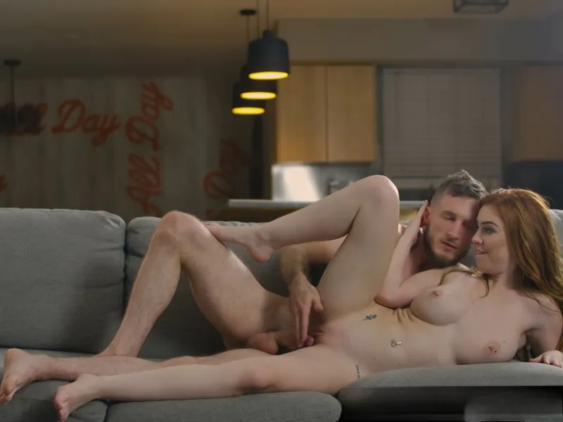 đang tăng ca mà người tình cứ dùng âm đạo dụ tôi doggy cùng em